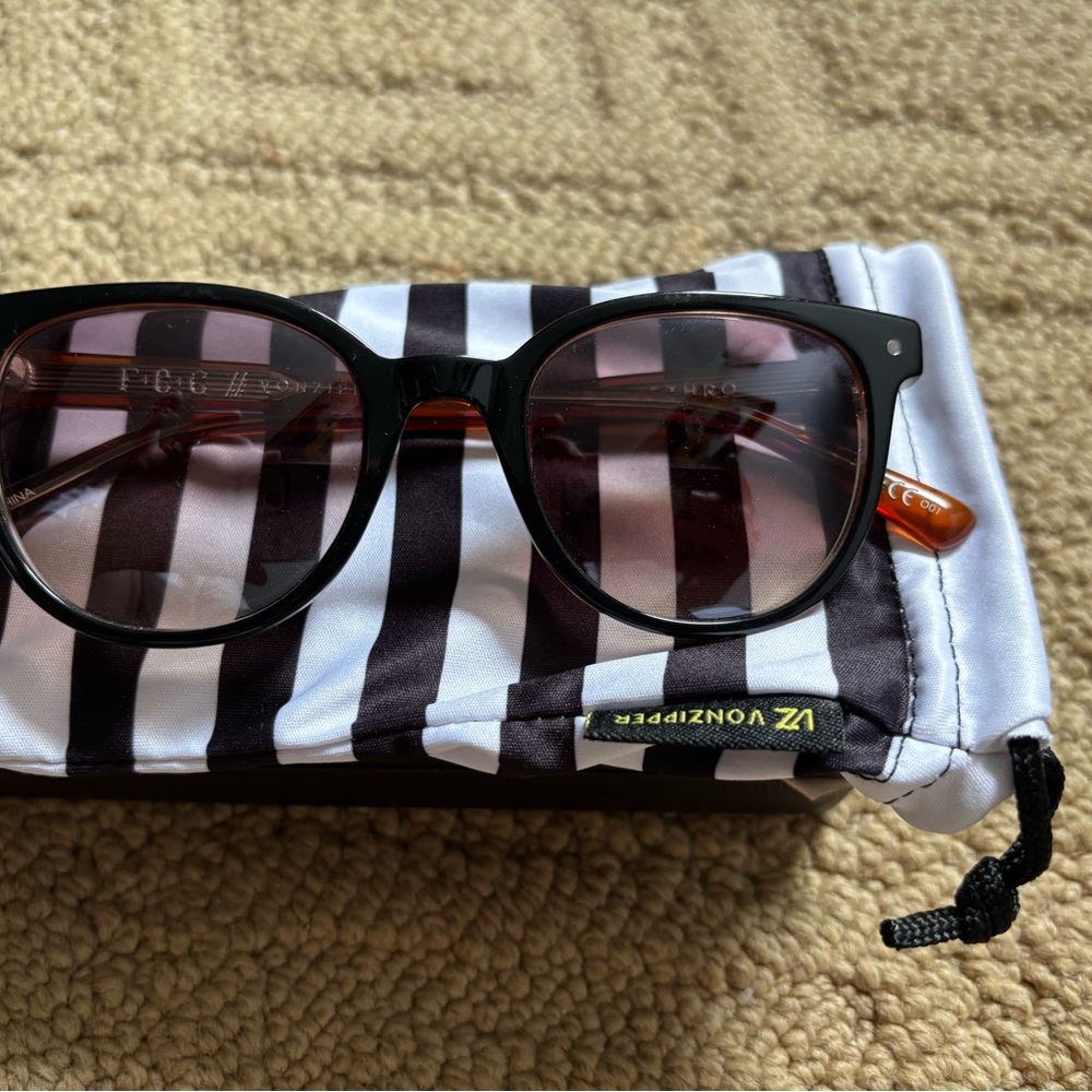 VonZipper Sunglasses in Dark Tortoiseshell with Gradient Lenses